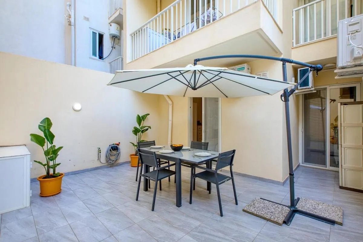 Apartment Modern 2 Bedroom Sliema Apt With Parking & Close To The Sea